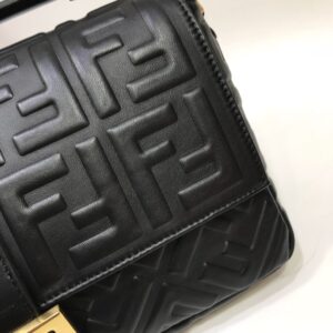 baguette-mini-black-fendi-pattern