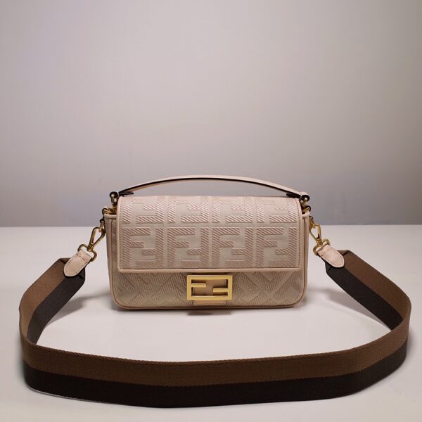 baguette-pink-fendi-pattern