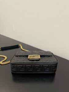 baguette-chain-midi-black