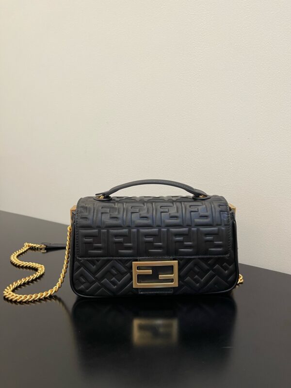 baguette-chain-midi-black