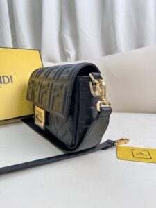 baguette-black-fendi-pattern