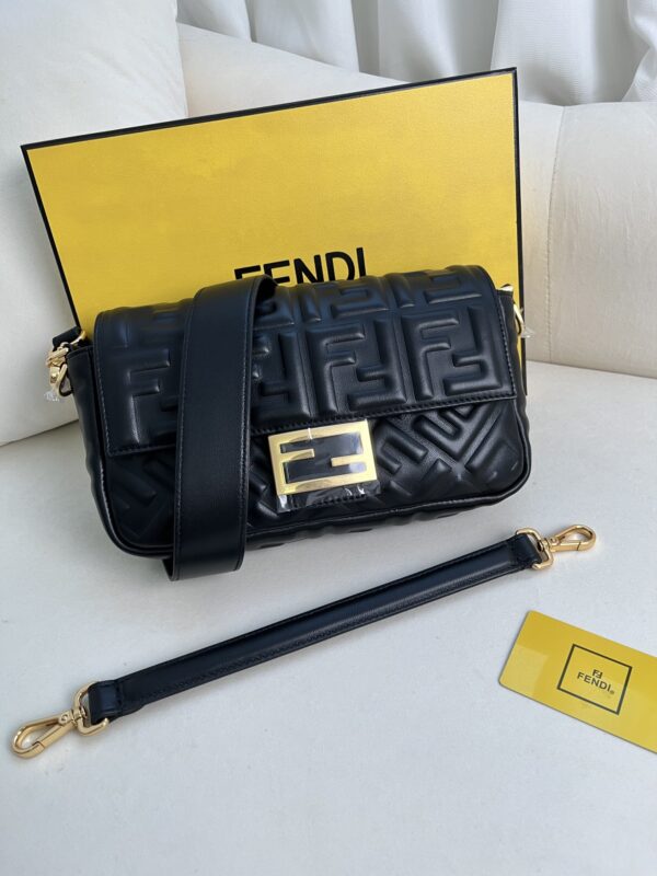 baguette-black-fendi-pattern