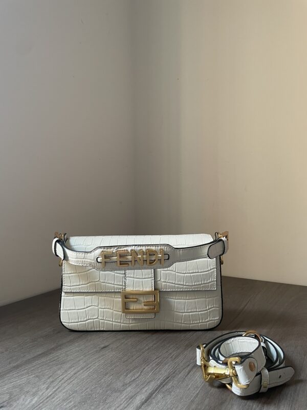 baguette-white-pattern