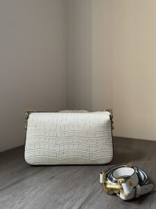 baguette-white-pattern