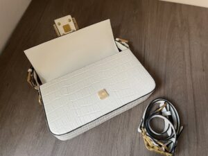 baguette-white-pattern