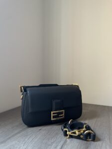 baguette-black-plain